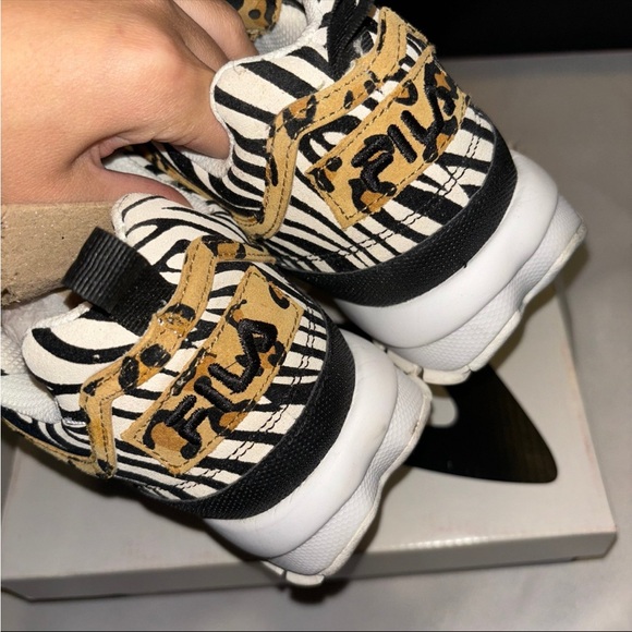 ❌❌SOLD ❌❌ EUC FILA DISRUPTOR II ANIMAL PRINT - Picture 4 of 8